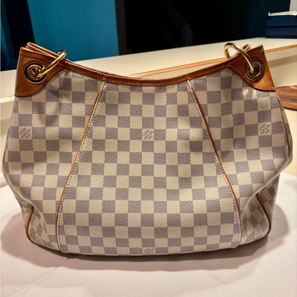 Louis Vuitton White and Tan Checkered Shoulder Bag - Picture 4 of 14